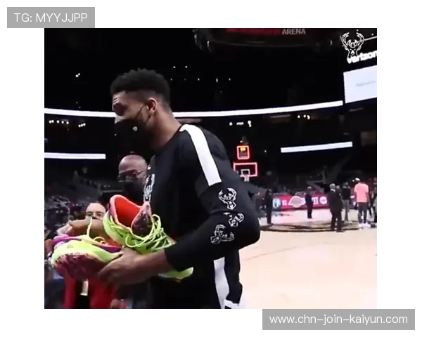 字母哥赛后送球衣给病童，照片温暖全球