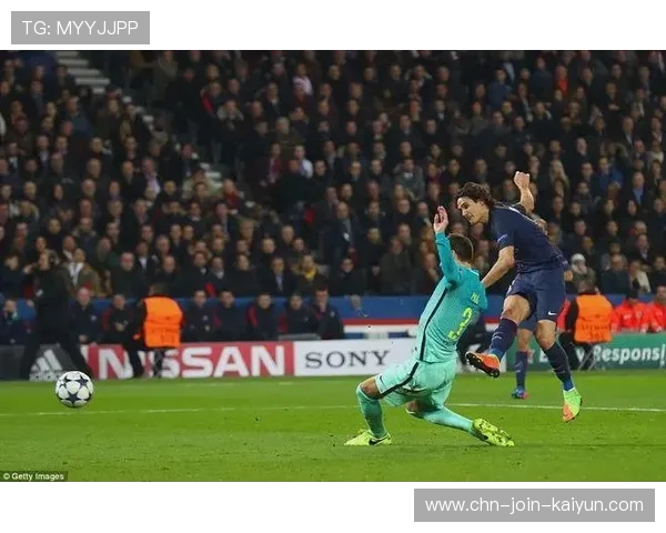 巴塞罗那弧顶直传形成多重进攻链