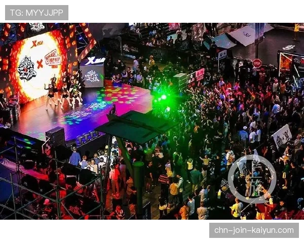 世界花式单板夜间艺术节:城市夜经济与滑板文化融合,夜晚滑板 世界花式单板夜间艺术节:城市夜经济与滑板文化融合,夜晚滑板